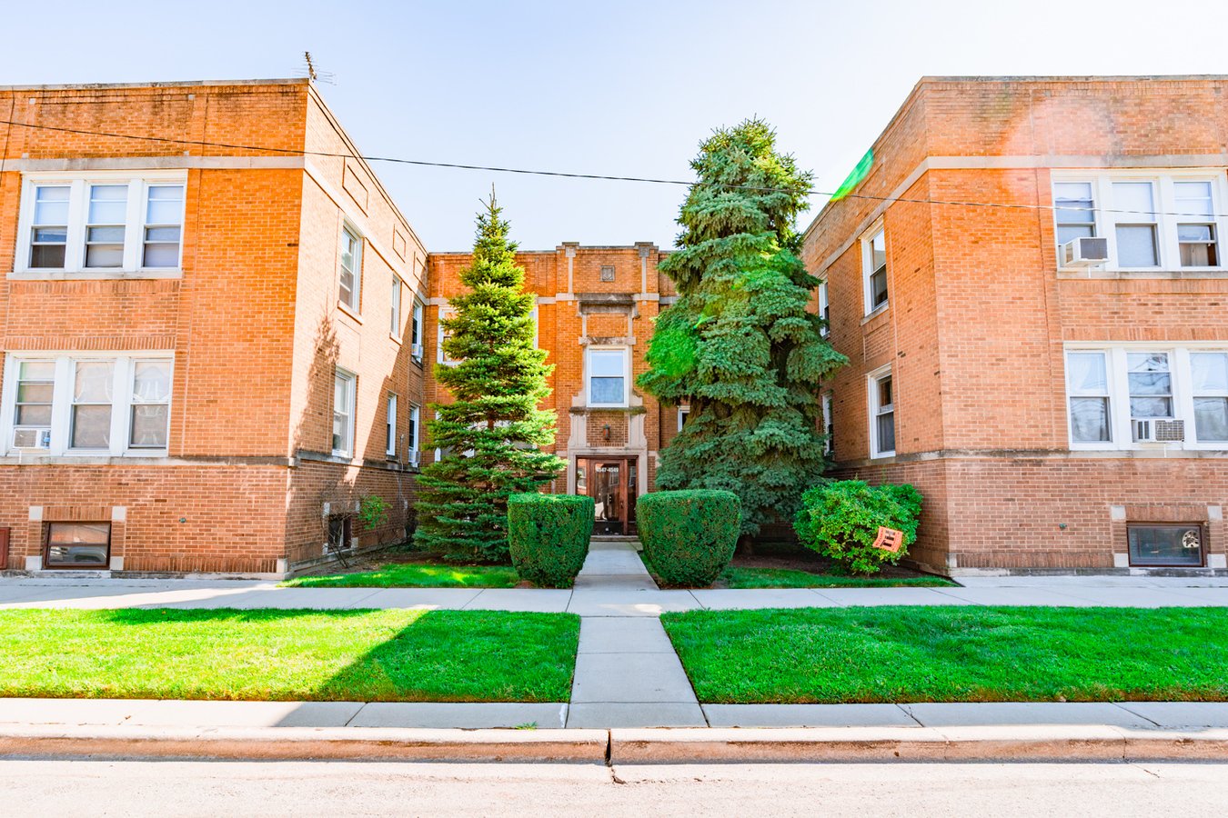 305458 N Kolmar Ave/453953 W Barry Apartments Chicago, IL