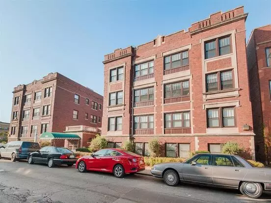 Ivy Gayles Apartment for rent in Chicago, IL Ivy Gayles Apartment for rent in Chicago, IL