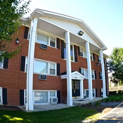 Colonial Apartment for rent in Elmhurst, IL Colonial Apartment for rent in Elmhurst, IL