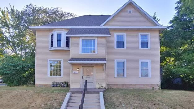 Jcm 1604 Arlington Ave. Dav. Apartment for rent in Davenport, IA