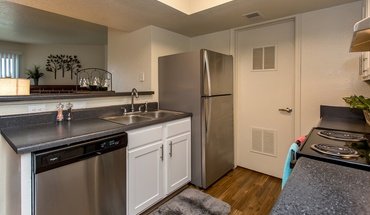2 of 33 Ashley Square Apartment for rent in Des Moines, IA