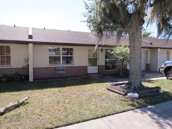 2 Bedroom Condo With Garage And Lake Views Apartment for rent in Dundee, FL
