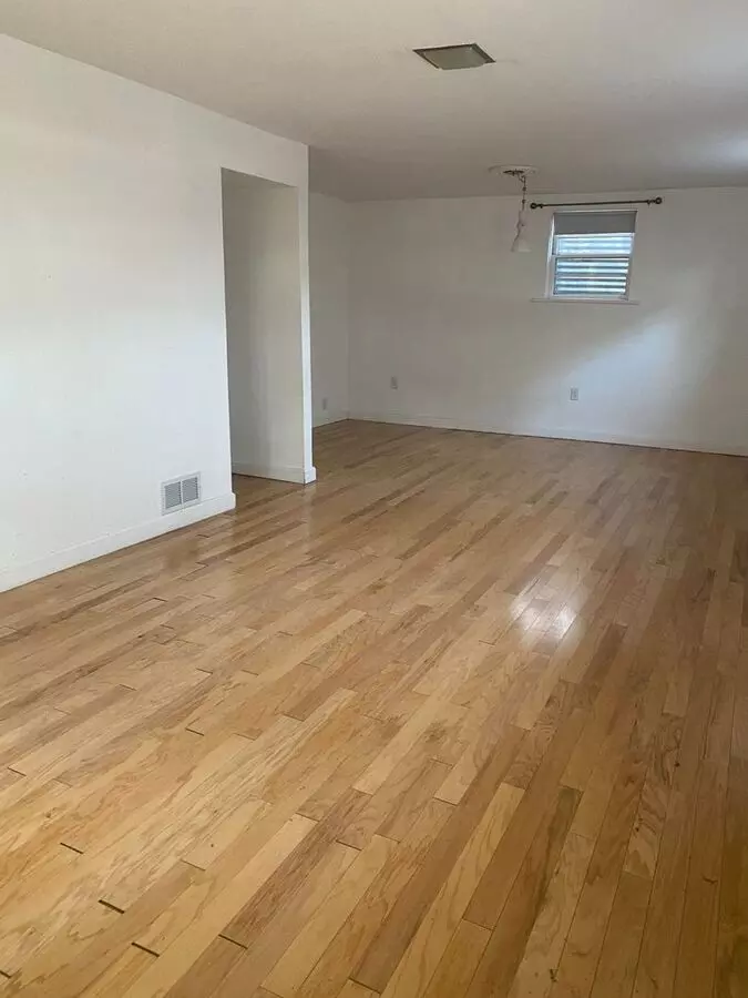 207 E Ave Apartment for rent in Bismarck, ND
