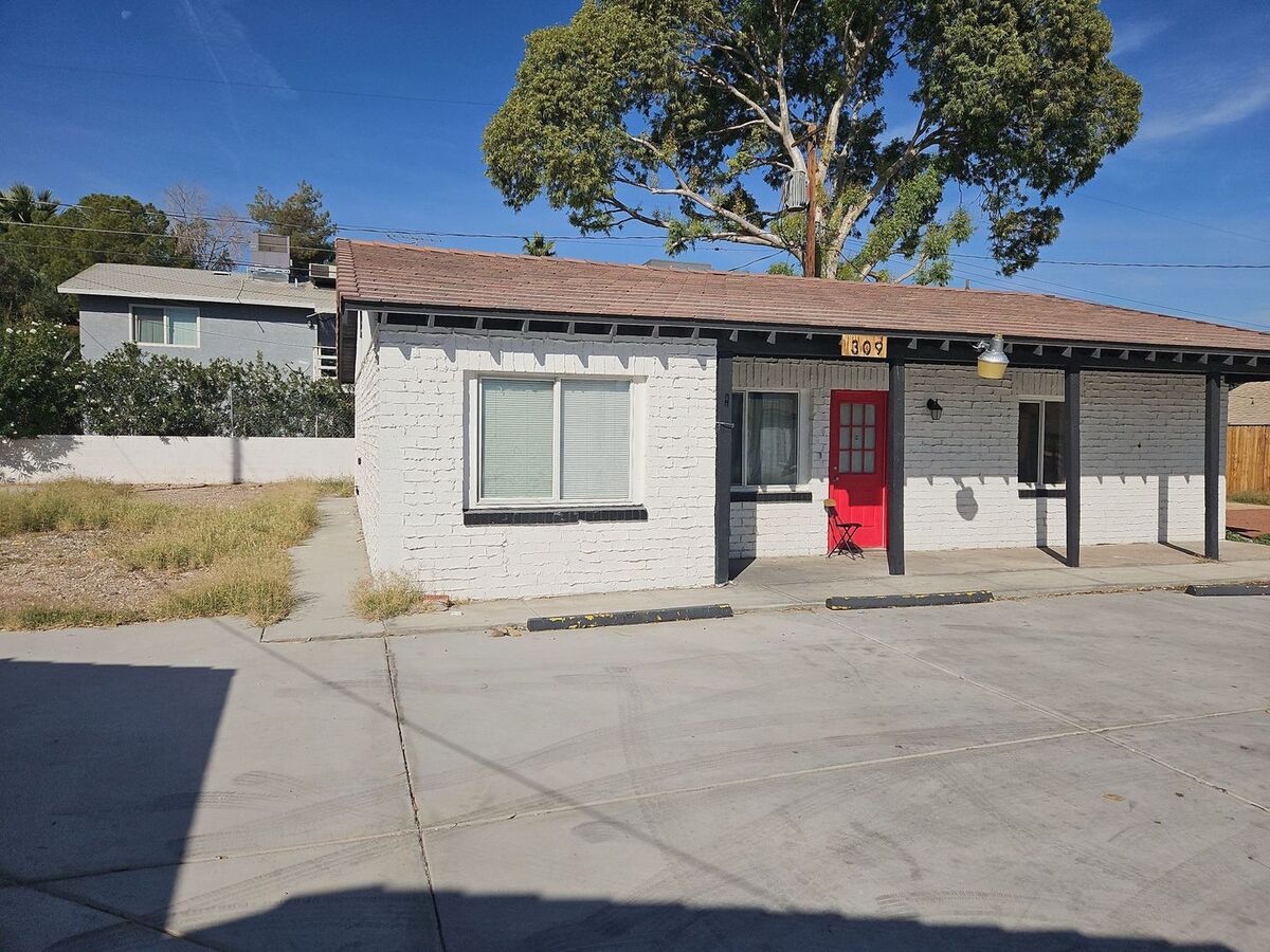 Studio Home In Downtown Las Vegas! Apartments Las Vegas, NV