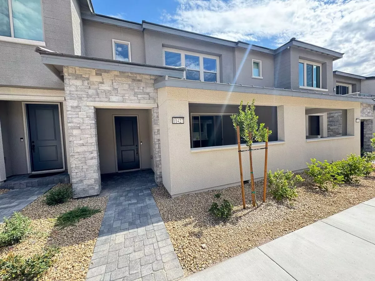 Stylish 3-bed Townhome With Open Layout And Covered Patio In 89138 House for rent in Las Vegas, NV