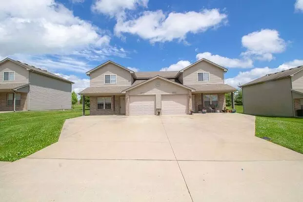 Large Duplex In Vanderveen Apartment for rent in Columbia, MO