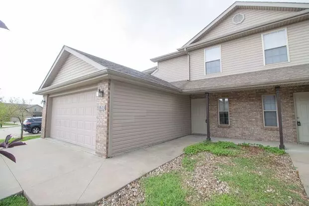 Large Duplex In Vanderveen Apartment for rent in Columbia, MO Large Duplex In Vanderveen Apartment for rent in Columbia, MO