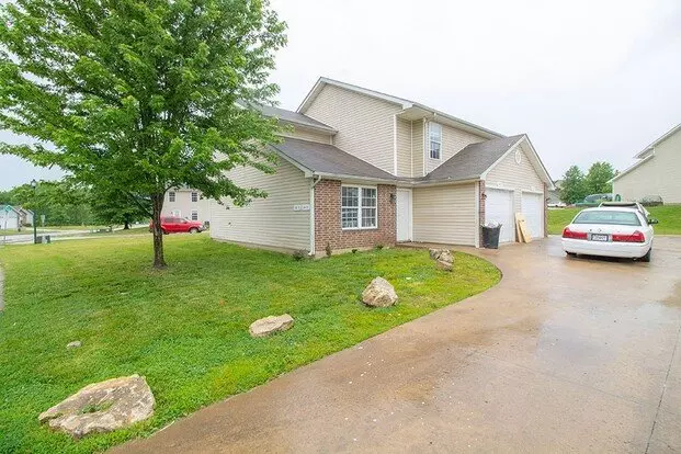 Spacious 4 Bedroom Duplex - Sublease Apartment for rent in Columbia, MO Spacious 4 Bedroom Duplex - Sublease Apartment for rent in Columbia, MO