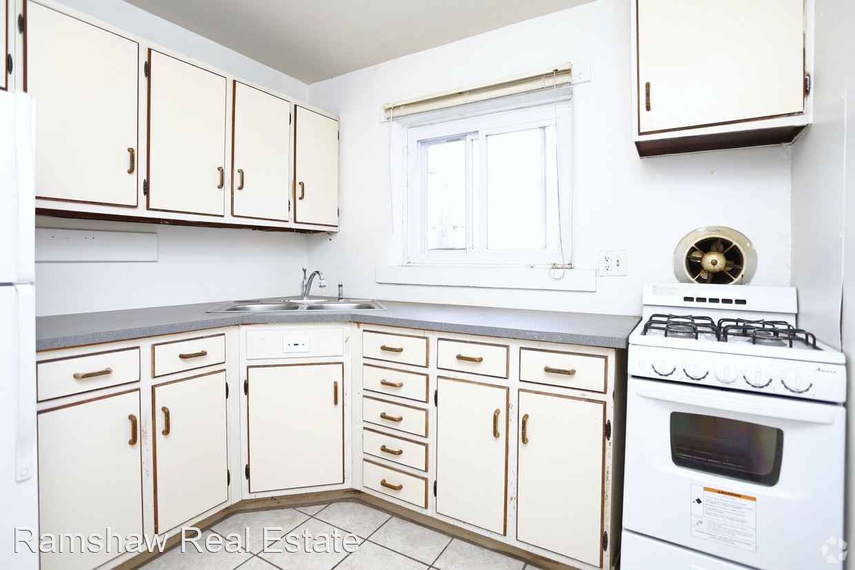 1 Bedroom 1 Bathroom Apartment for rent at 102 N Gregory St in Urbana, IL