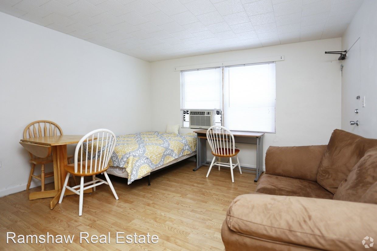Studio 1 Bathroom Apartment for rent at 102 N Gregory St in Urbana, IL