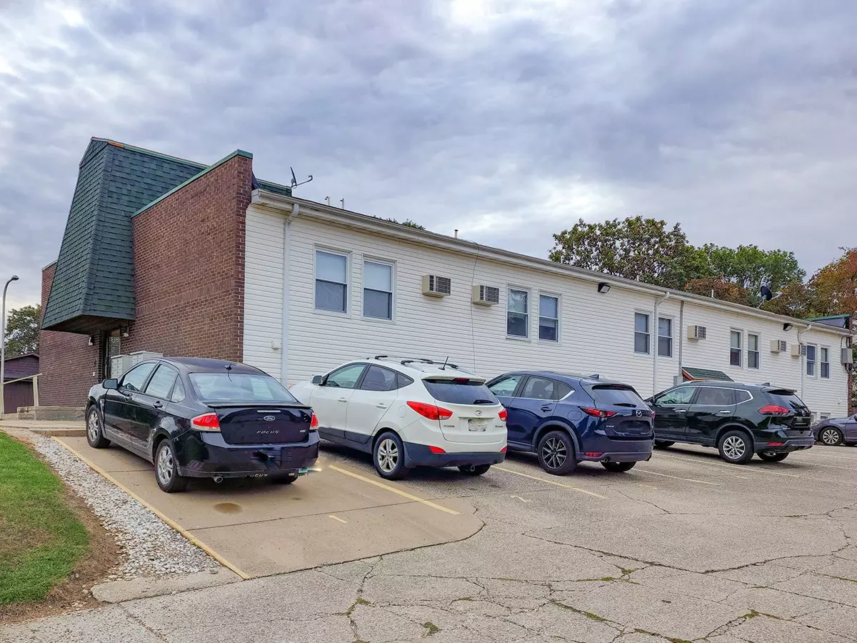 2 of 2 1005CO Apartment for rent in Urbana, IL