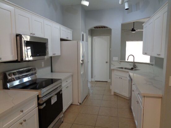 Nice 3 Bedroom House In West Valley-recently Updated! Apartment for rent in Phoenix, AZ