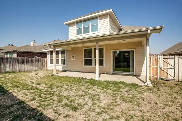 Spacious And Immaculate 2 Story Home. Its Light And Bright Open Floor Plan Offer Tons Of Space. Elegant Formal Living And Dining Apartment for rent in Little Elm, TX
