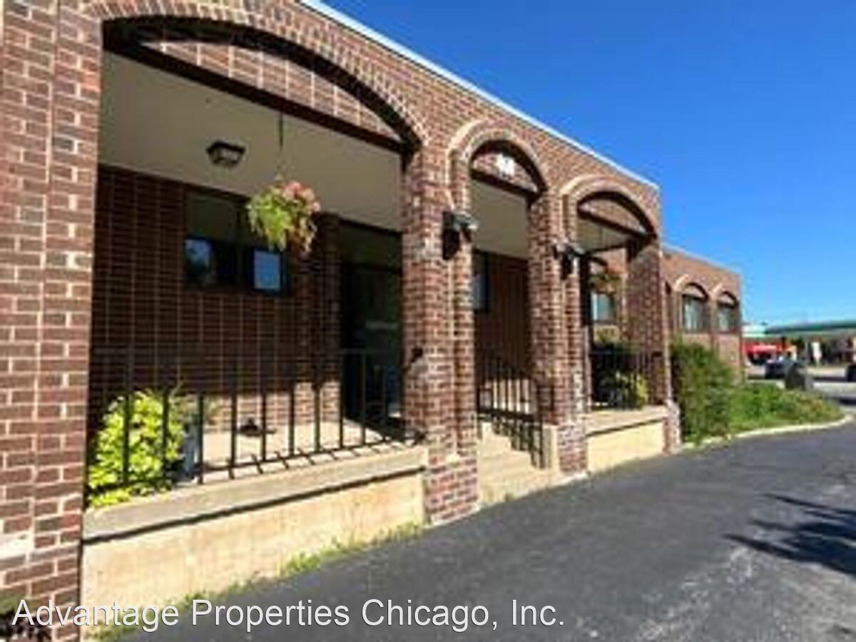 460 Coventry Ln Crystal Lake, IL Apartment for Rent