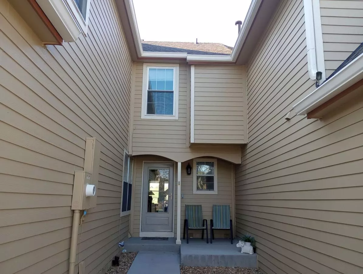 Fair Ave - 3 Bed, 3 Bath 1710 Sf. * Great Location Off Kipling With Lots Of Amenities Such As Washer/dryer Hookups And Jefferson Schools. House for rent in Littleton, CO