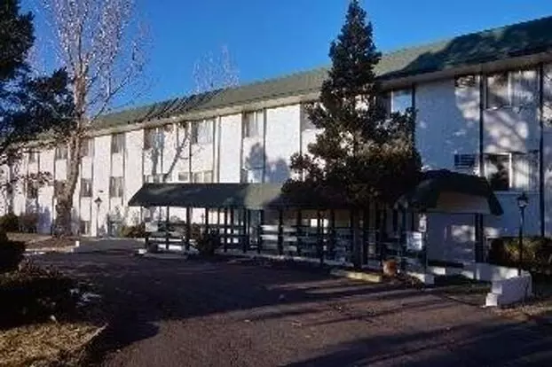 Great Location Off Leetsdale/parker And Florida With Lots Of Amenities Such As Ac, Pool, Hot Tub, Club House, Washer/dryer In Building. Apartment for rent in Denver, CO
