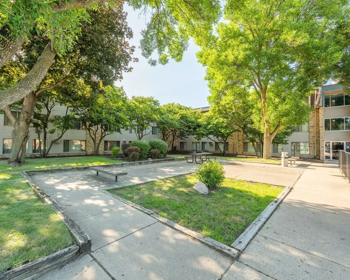 8200 Stanley Rd Apartment for rent in Bloomington, MN
