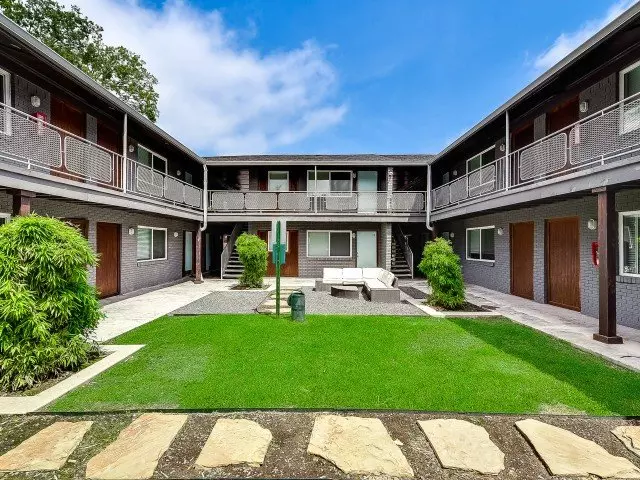 Links on Gaston Apartment for rent in Dallas, TX