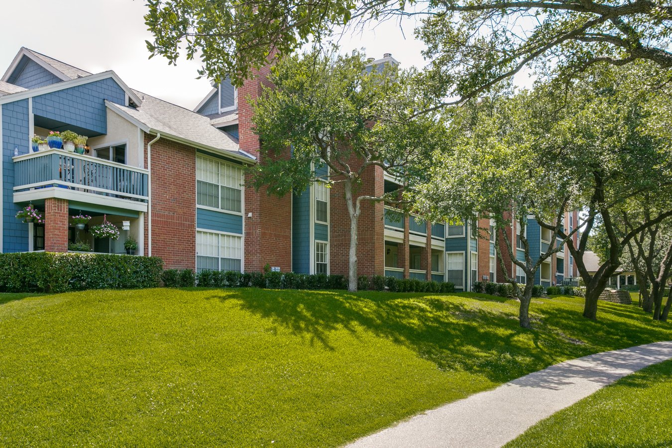 The Village Hill Apartments Dallas, TX