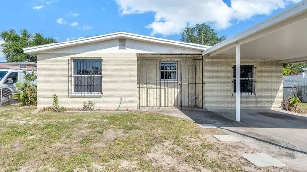 3-bedroom 1-bathroom 1130 Sq. Ft. Town N’ County Home With Fenced Yard. Apartment for rent in Tampa, FL