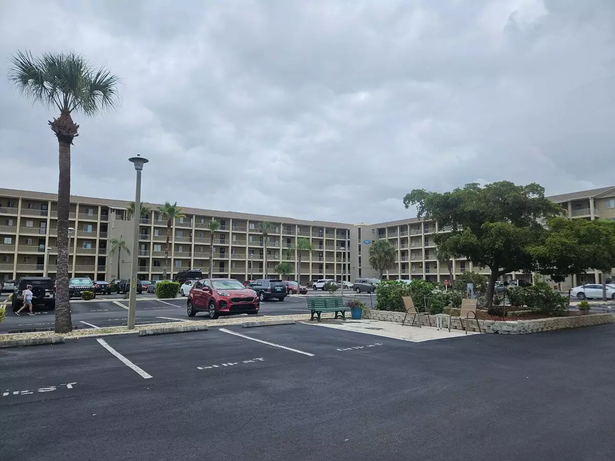 Charming 2-bed, 1-bath Condo In 55+ Bayshore On The Lake Community Apartment for rent in Bradenton, FL