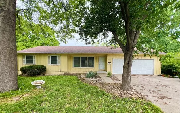 See It Now: Charming 3-bedroom Home With Spacious Backyard In Olathe! Apartment for rent in Olathe, KS