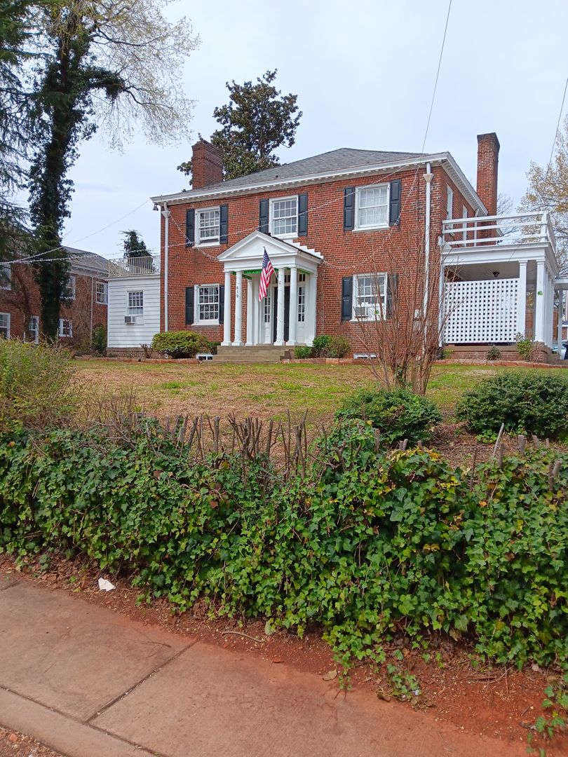 2026-2027 Year 619 Cabell Ave 10 Bedroom / 4 Bath Apartment for rent in Charlottesville, VA