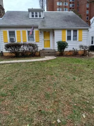 514 Valley Rd 6 Bdrm / 3 Bath Mins Walk To South Lawn And Uva Hospital Apartment for rent in Charlottesville, VA