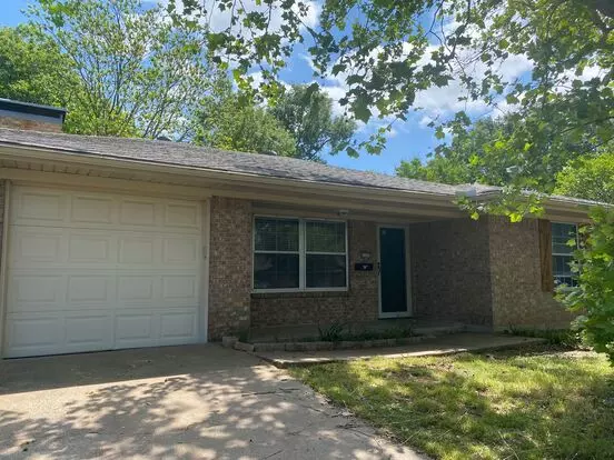 3/2/2 In Quiet Sherman Neighborhood Near Fairview Park! Apartment for rent in Sherman, TX