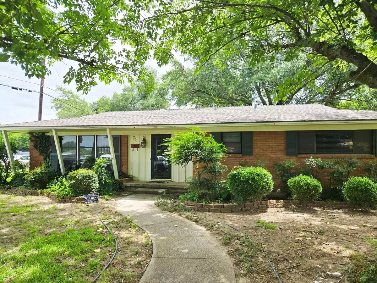 3/2/2 With Classic Charm In Southeast Sherman House for rent in Sherman, TX