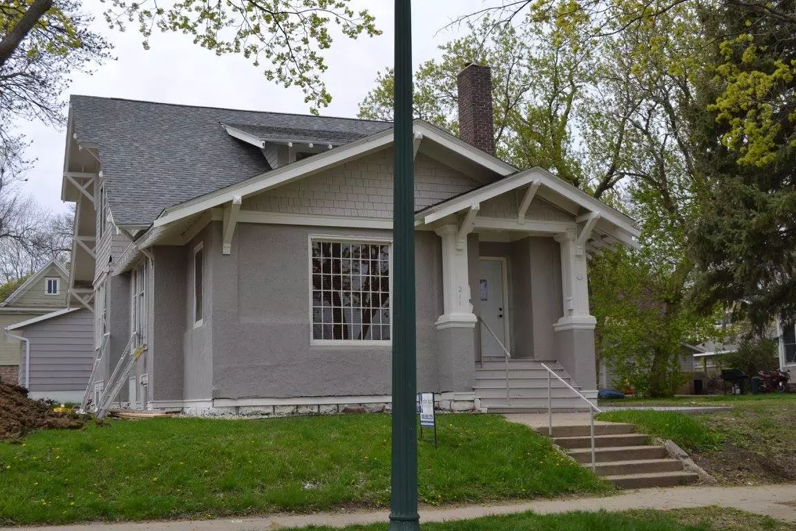 211 N Spring Ave Apartment for rent in Sioux Falls, SD