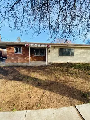 925/931 Mitchell Apartment for rent in Klamath Falls, OR