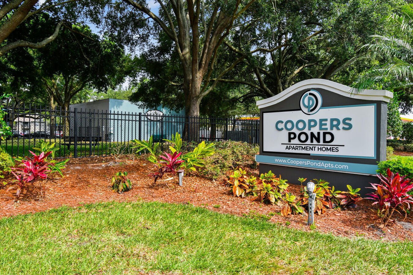 Coopers Pond Apartments 3701 Fountain Mist Drive Tampa, FL