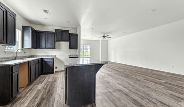 927 S Benchmark Ln Apartment for rent in Fayetteville, AR