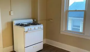 2 of 11 W. 57th 1820 - Triplex - Selling Apartment for rent in Cleveland, OH