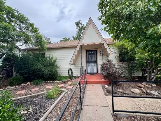 Beautiful 2 Bedroom Ranch Home Furnished Or Unfurnished Available Now! Apartment for rent in Denver, CO