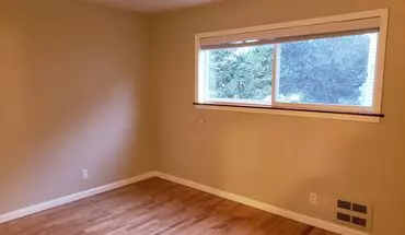5 of 25 Fremont - Small Building - 1br Top Floor Corner Unit - Clean! Apartment for rent in Seattle, WA