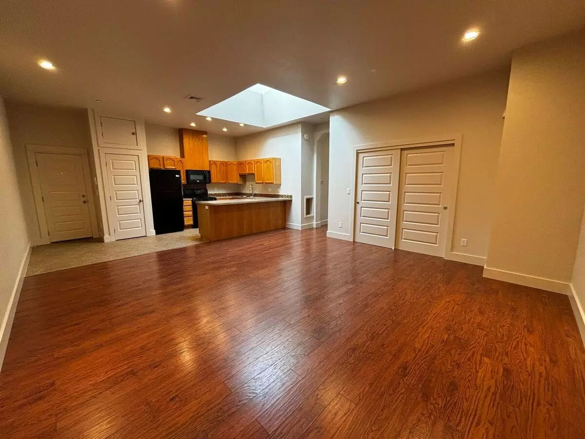 Sande 211 W. 1st Ave. Apartment for rent in Albany, OR