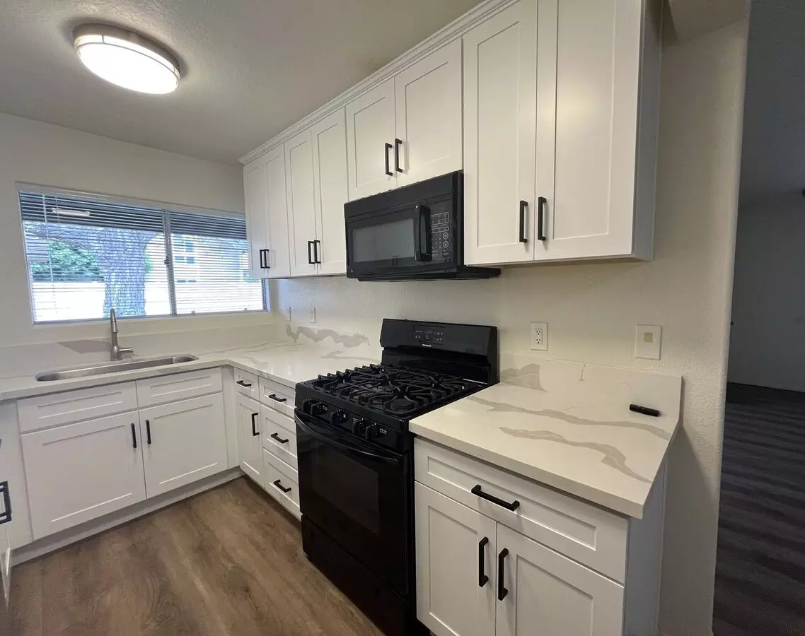Cma224 Apartment for rent in Costa Mesa, CA