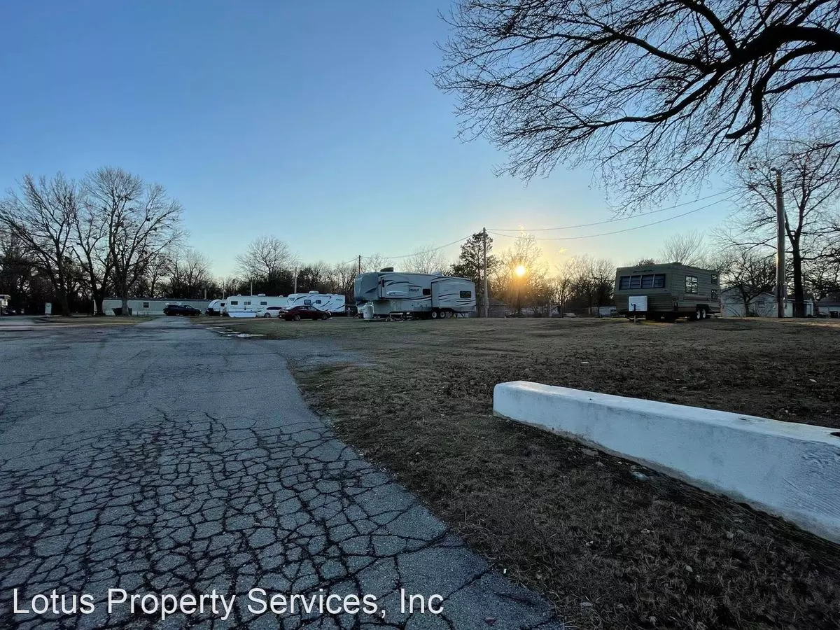 2 of 4 9698 E Hwy Apartment for rent in Claremore, OK