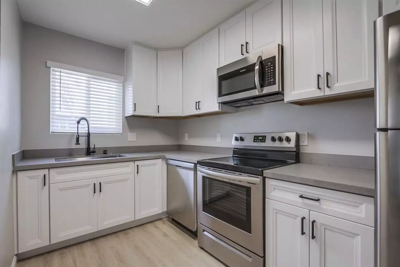 Move In Special 1 Month Free -newly Renovated 1X In The Heart Of Pacific Beach! (a/c, W/d, Balcony, & Tandem Parking) Apartment for rent in San Diego, CA