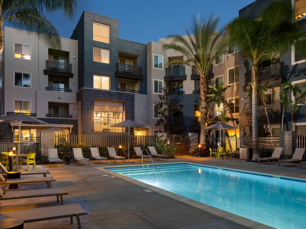 Avalon Warner Place Apartments Canoga Park, CA Rentable
