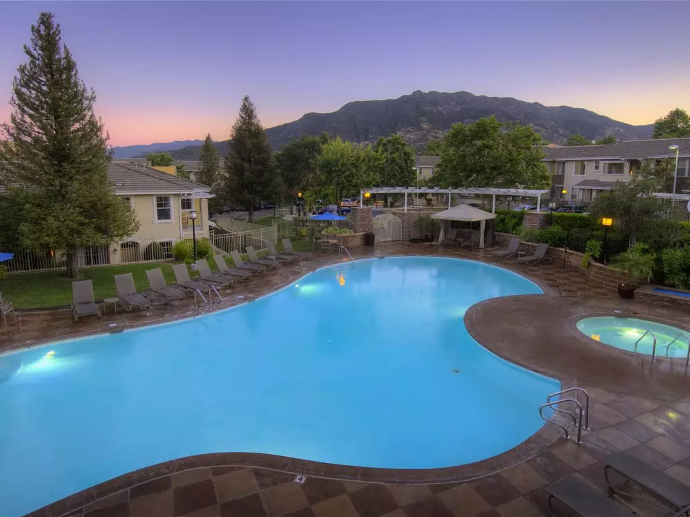 Avalon Oak Creek Apartment for rent in Agoura Hills, CA