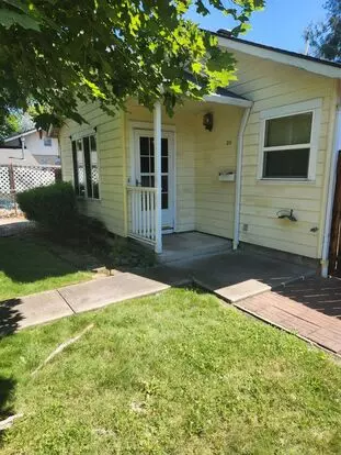 Great 3 Bdrm, 1.5 Bath House Apartment for rent in Medford, OR