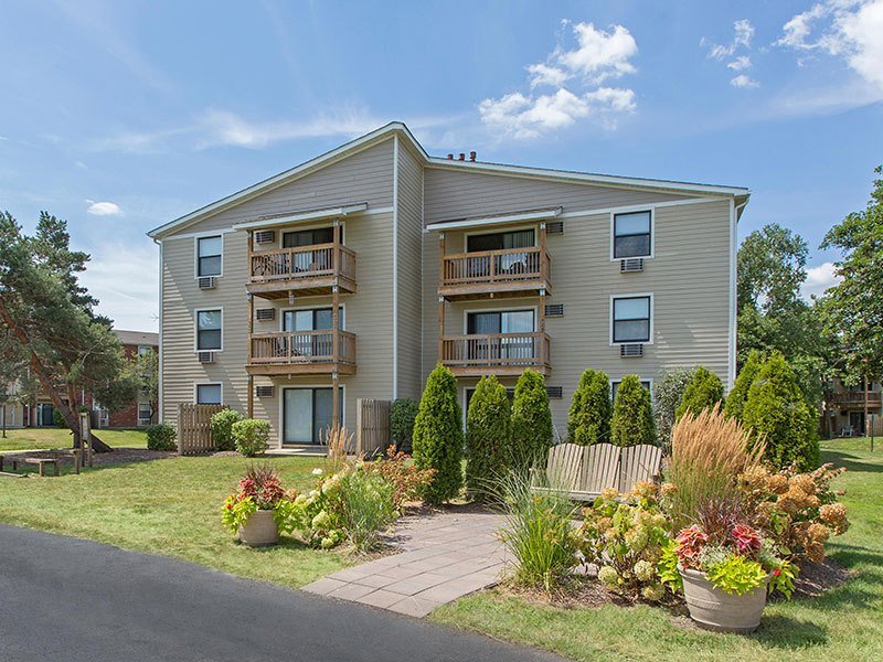 Barrington Lakes Apartments Hoffman Estates, IL Rentable