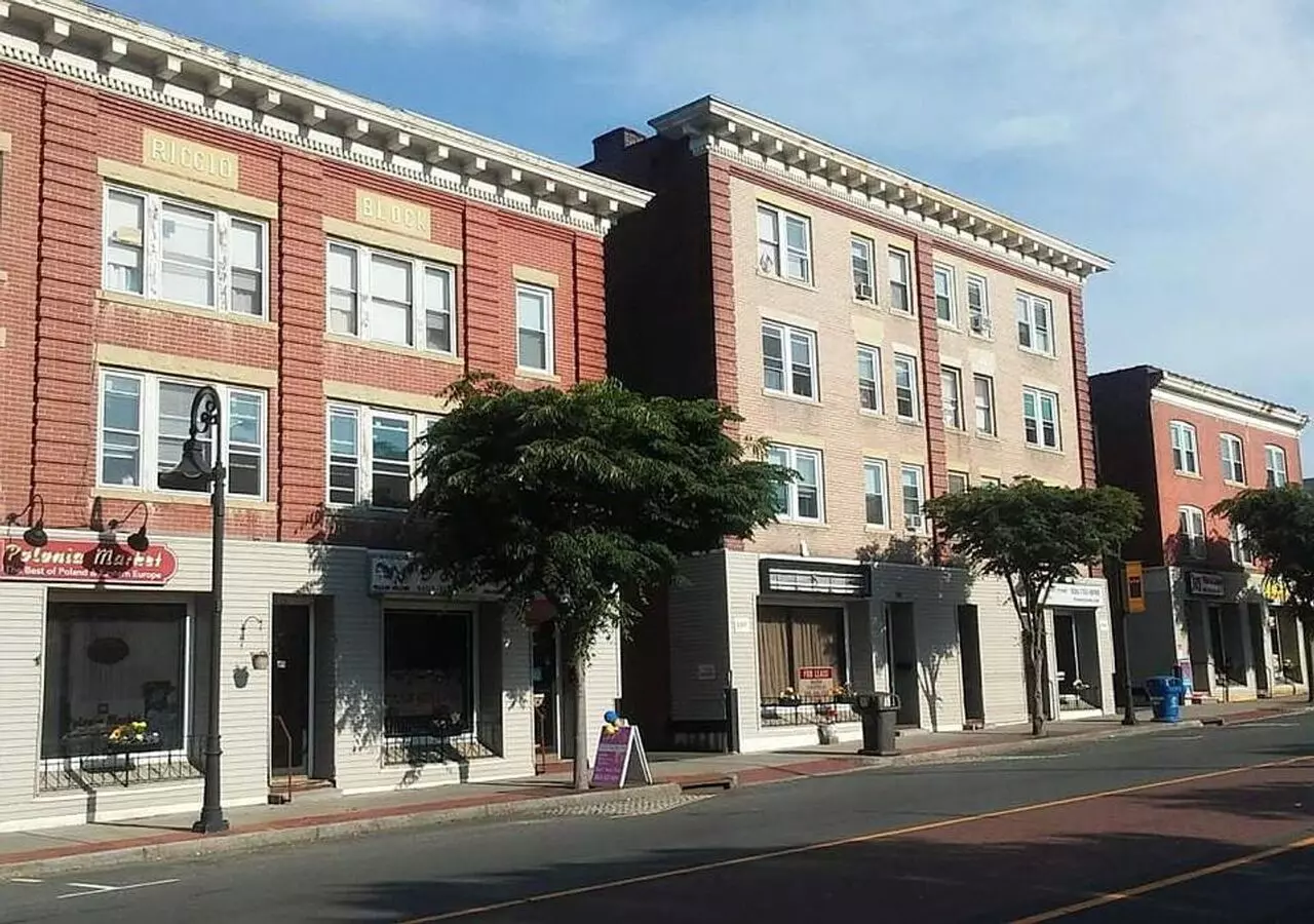 411-431 N Main St Apartment for rent in Bristol, CT