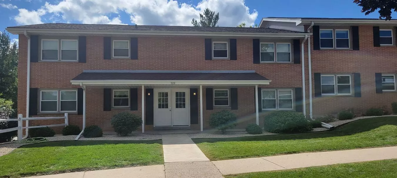 Mulberry Apartment for rent in West Bend, WI