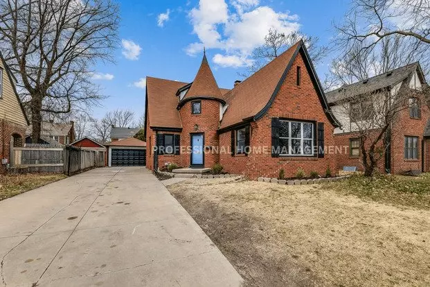 College Hill Home For Rent! 4 Bedroom 2 Bath! Apartment for rent in Wichita, KS