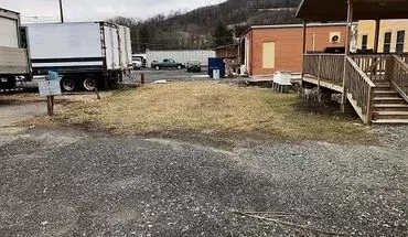 2 of 6 N Third Ave Lot West House for rent in West Jefferson, NC