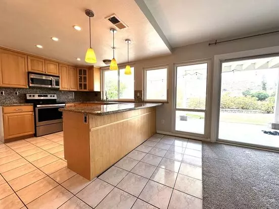 4br/3ba House In Rancho Penasquitos - Poway School District, Attached Garage, W/d In Unit Apartment for rent in San Diego, CA 4br/3ba House In Rancho Penasquitos - Poway School District, Attached Garage, W/d In Unit Apartment for rent in San Diego, CA